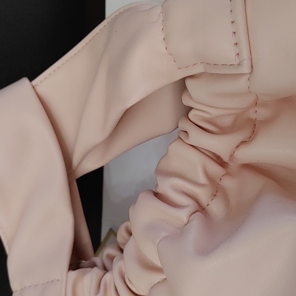 Eliz Arden Fragrance Bag - Picture 5 of 11